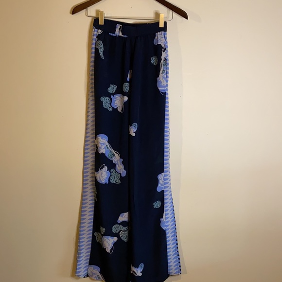 🔴 Storm & Marie | Two piece Suite - Picture 10 of 10